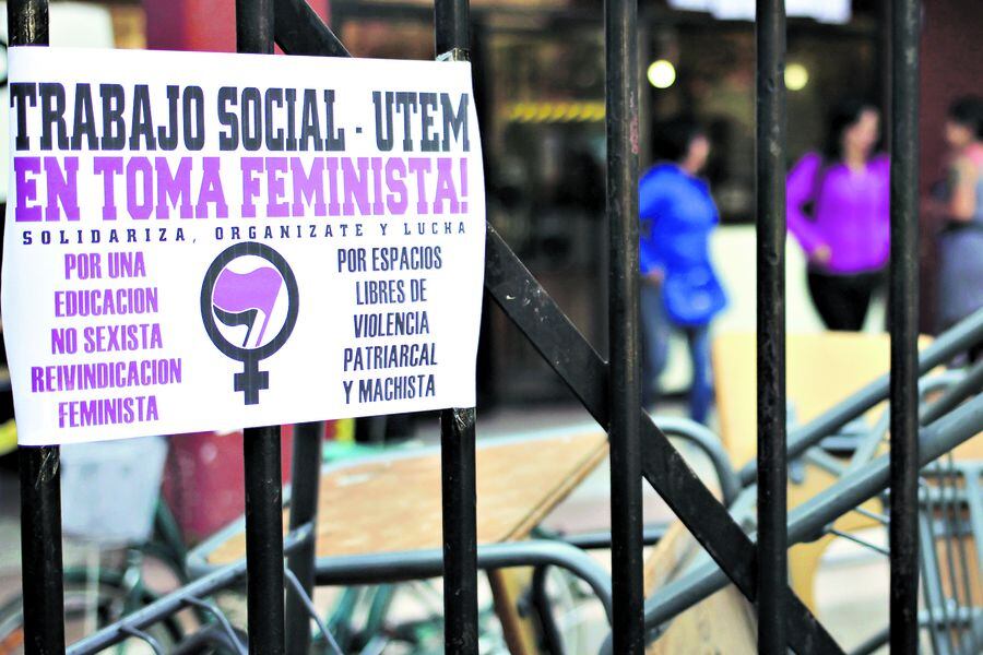 Imagen TOMA FEMINISTA UTEM 1110