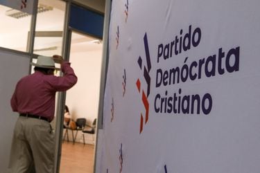 ¿Partido Demócrata, Demócratas o Demócratas de Chile? El enredo que se armó en la DC con el registro de nuevos dominios