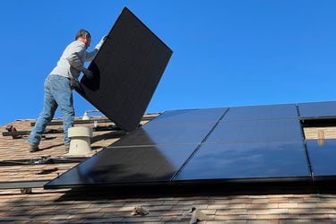 Paneles solares en casa: cómo funcionan, qué tan caro es instalarlos y cuánto se ahorra al año en electricidad