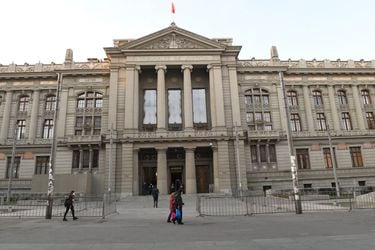 Palacio de Tribunales habilita acceso por su puerta principal tras cierre de dos años y medio por pandemia 
