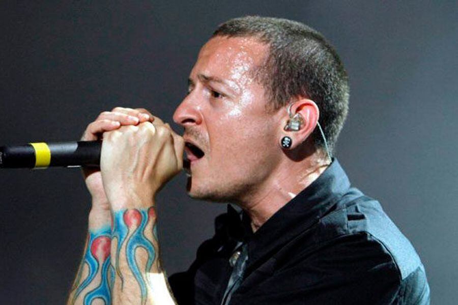 ChesterBennington-tutupash-900x600-820x385