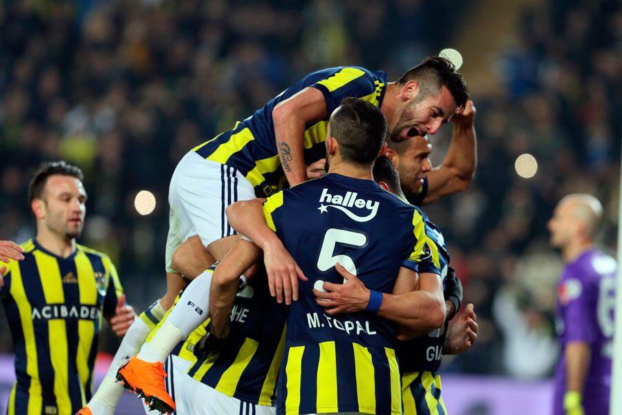 Fenerbahce, Mauricio Isla