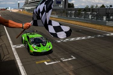 Hites, junto al italiano Marco Mapelli, ganaron de punta a cabo la Carrera 2 en el Lamborghini Huracán GT3 Evo2.