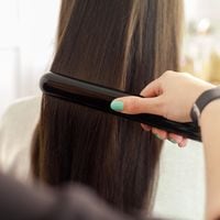 Cómo alisar el pelo sin quemarlo ni dañarlo