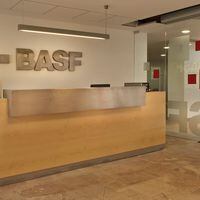 Química BASF deja sus históricas instalaciones en Carrascal y se muda al sector oriente