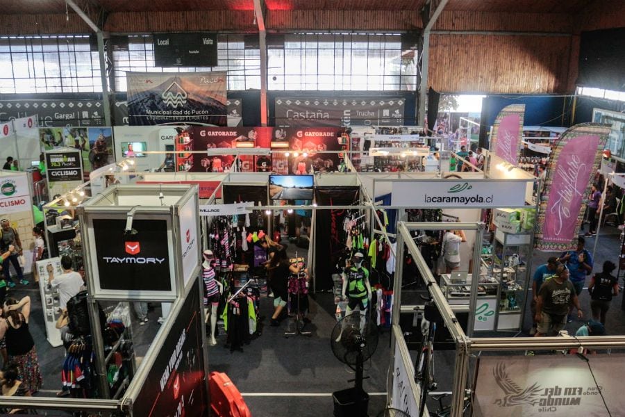El Ironman Village presenta la primera indumentaria técnica oficial en