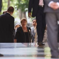 Bachelet escucha las quejas de la oposición y se quiebra tras testimonio de familiar de preso político