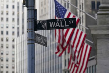 Wall Street reacciona con bajas tras anuncios de la Fed y Bolsa de Santiago cierra al alza a la espera de decisión de tasas del Banco Central