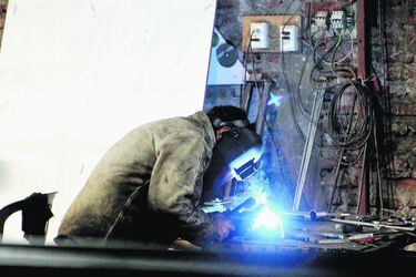 Sectores económicos mejoran en diciembre, pero expertos ven que Imacec podría caer hasta 1%