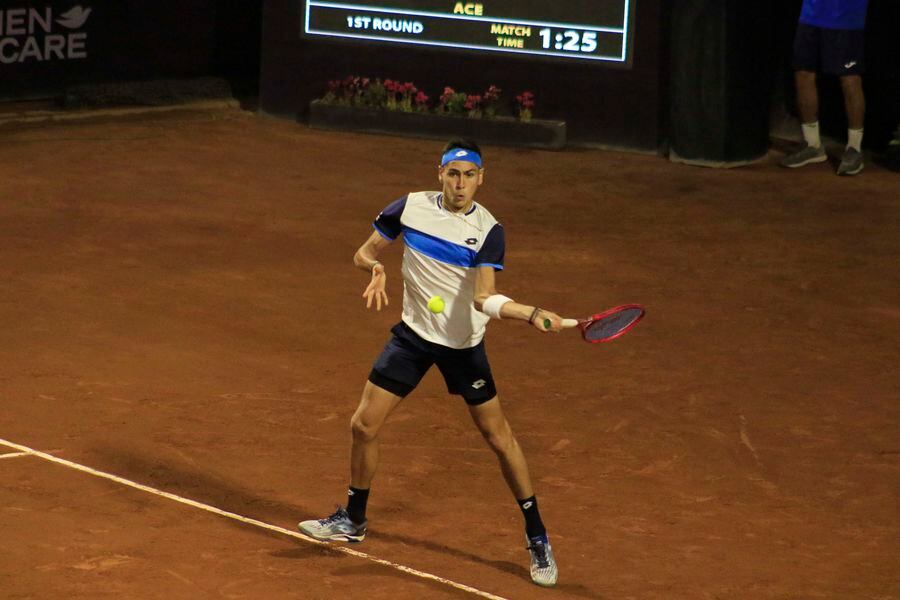Alejandro Tabilo cayó ante Carlos Alcaraz en la última ronda clasificatoria para Roland Garros.