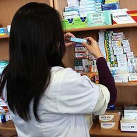 Graban a chilena insultando a dos mujeres extranjeras en una farmacia en Providencia