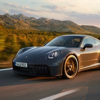 Porsche presenta el primer 911 híbrido de la historia