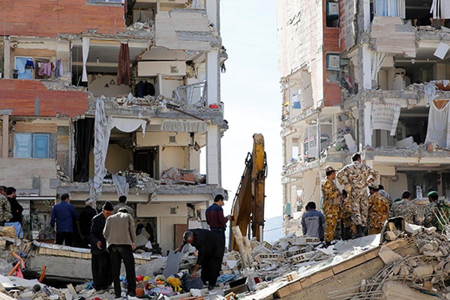 Suben las víctimas del terremoto de Irán a 328 muertos y casi 4.000 heridos