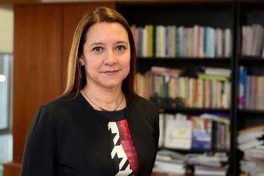 Lorena Medina, la única mujer decana en la Universidad Católica