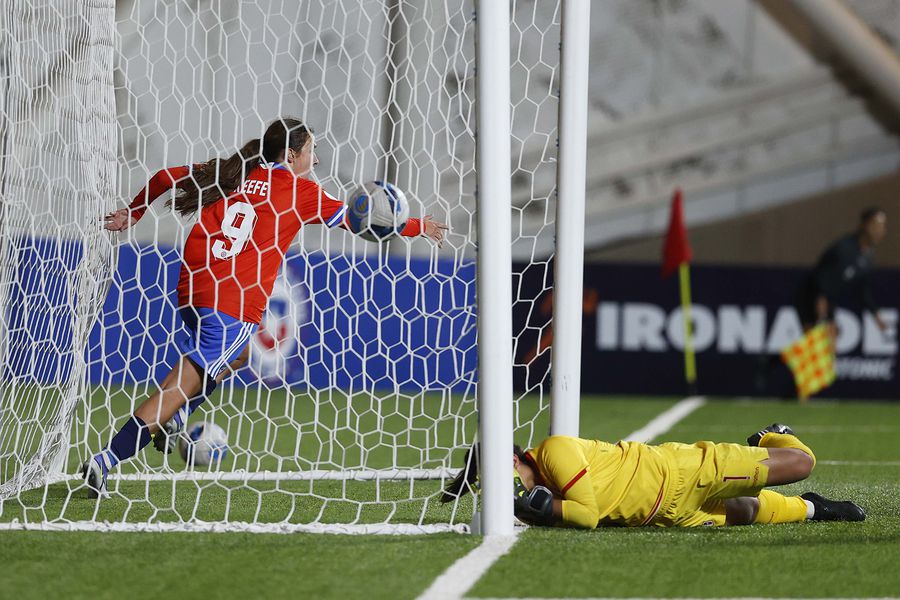 Sonya Keefe hizo uno de los goles en la victoria de Chile sobre Perú. FOTO: LA ROJA