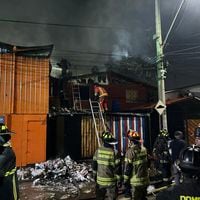 Incendio deja 14 damnificados y tres personas lesionadas en Renca