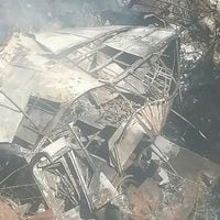 Bus cae desde un puente en Sudáfrica y deja 45 muertos 