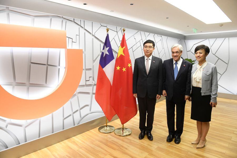 Piñera visitó las oficinas de DiDi en China el 25 de abril.