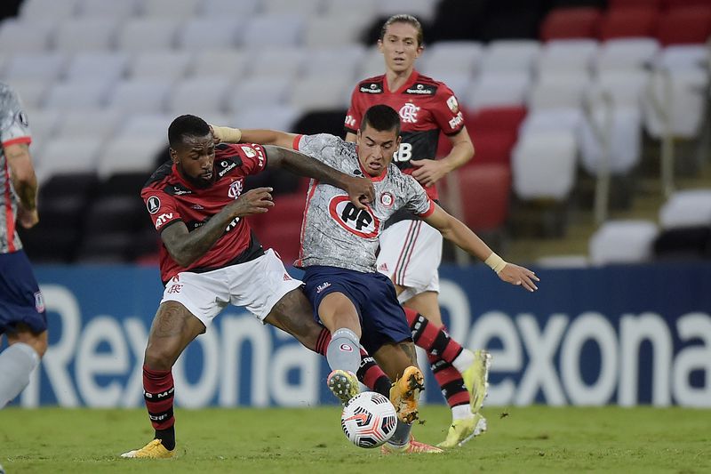 Mauricio Isla jugará por primera vez en chile defendiendo a un club. El lateral de Flamengo enfrentará a Unión La Calera por la fase de grupos de la Copa Libertadore 2021.