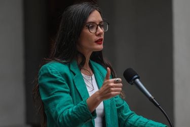Camila Vallejo le responde a las isapres: “El Gobierno, a través del Minsal, va a seguir conversando”