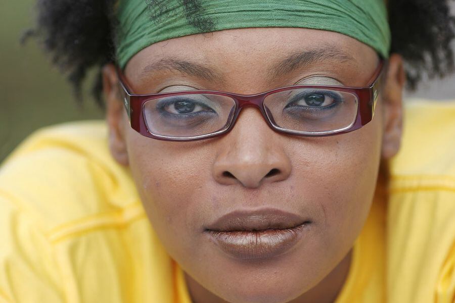 Léonora Miano "La xenofobia siempre ha estado presente en Francia" La Tercera