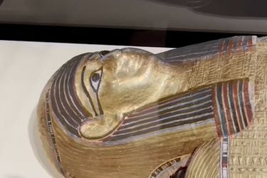 Después de más de 100 años descubren una momia repleta de oro en su interior