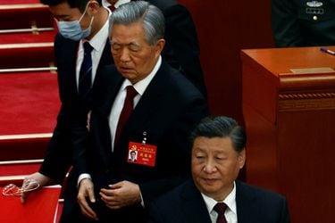 Xi inicia tercer mandato en China con aceleración en el crecimiento, pero preocupa la mantención de los controles por Covid