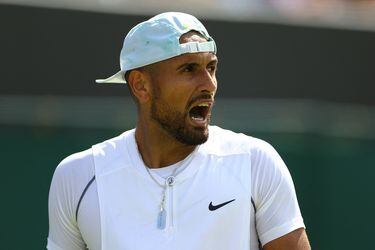 Nick Kyrgios reluce su fama de ‘bad boy’ y escupe a un aficionado en Wimbledon: “Menos mal que hay una valla que me impide hacerles algo”