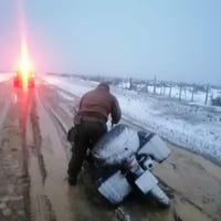 Estaba semicongelado e inconsciente: carabineros rescatan a motoquero brasileño en Tierra del Fuego