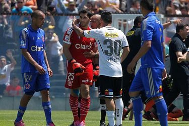 Johnny Herrera recuerda a Esteban Paredes y avisa que no irá a su despedida: “Me hizo muchos goles, pero los partidos importantes siempre los gané yo”