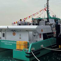 Inauguran el primer transbordador eléctrico del mundo en Singapur