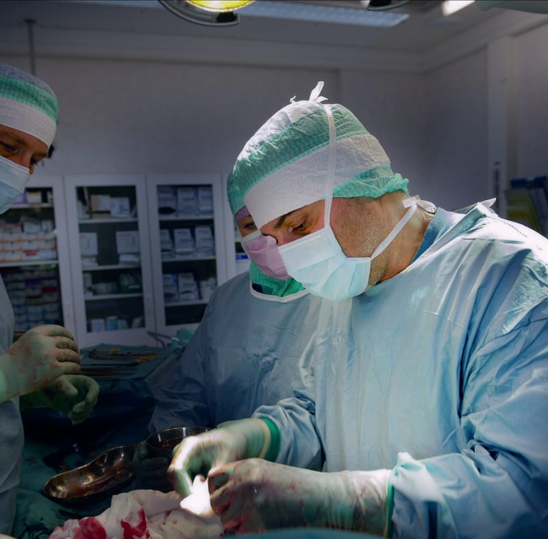 Paolo Macchiarini, cirujano que estafó al mundo de la medicina con las tráqueas artificiales (Netflix)