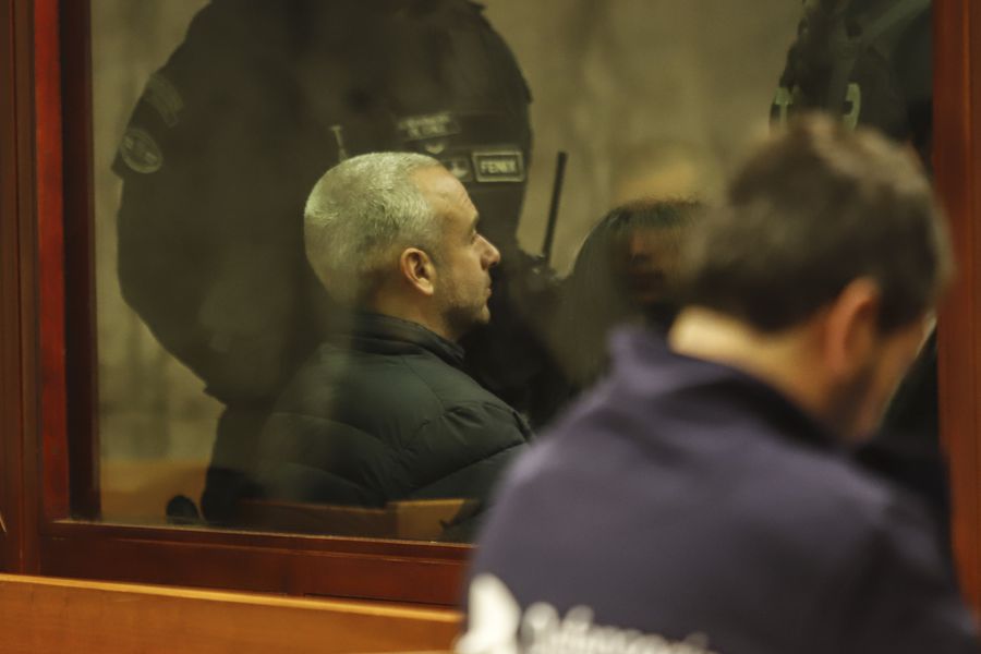Francisco Solar en el 6º Tribunal de Juicio Oral en lo Penal de Santiago, al inicio del juicio en su contra por el envío de un paquete bomba al exministro Rodrigo Hinzpeter.