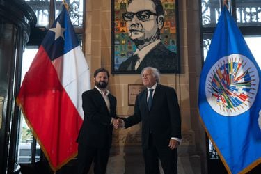 Presidente Boric inaugura placa en memoria de Salvador Allende en la OEA