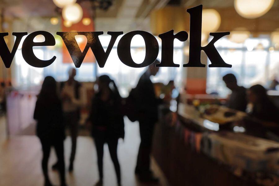 WeWork pasó de ser una empresa valorizada en US$47 mil millones a estar no muy lejos de la quiebra.