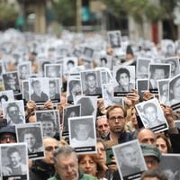 Gobierno de Argentina dice que "no cesará" hasta encontrar a los responsables del atentado contra mutual judía