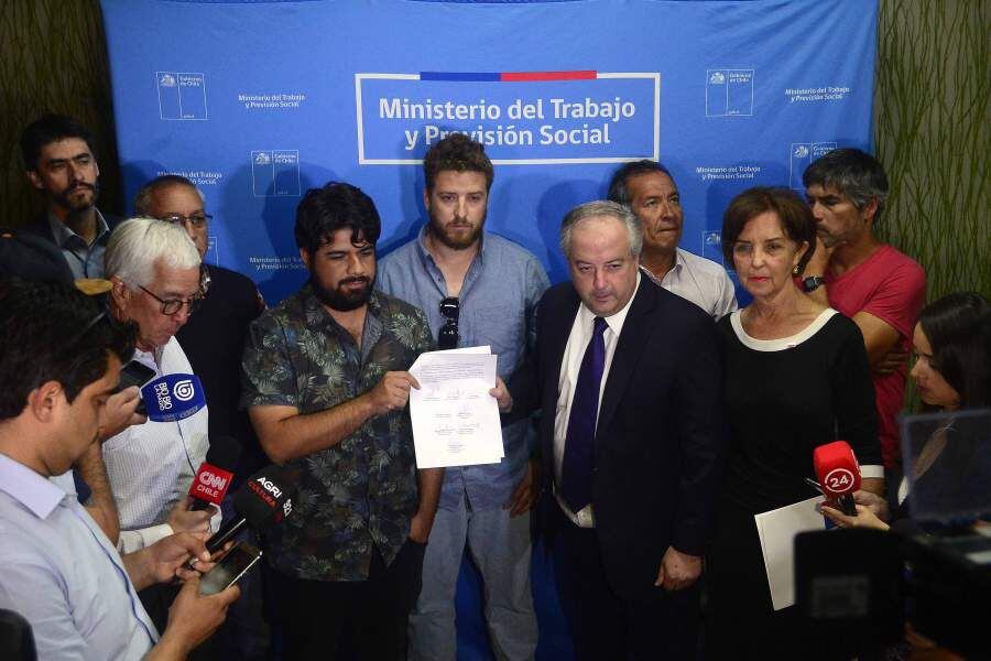 Gobierno firma pre acuerdo con los trabajadores portuarios