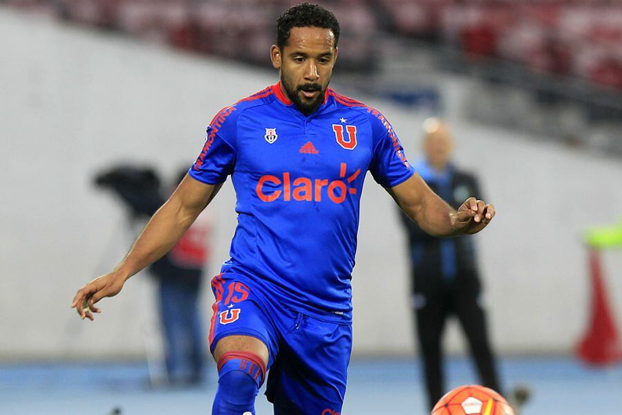 Se confirma desgarro de Beausejour y es duda para la Roja La Tercera