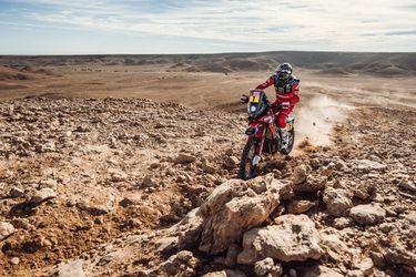 Pablo Quintanilla marcha en el quinto puesto de la clasificación general de las motos en el Dakar 2022.