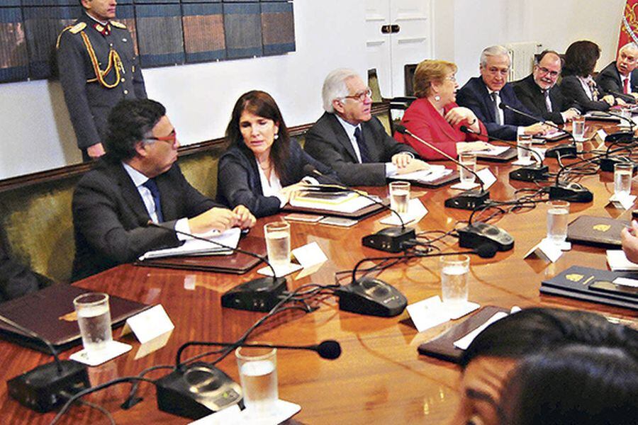 Gabinete asume rol articulador para balotaje - La Tercera