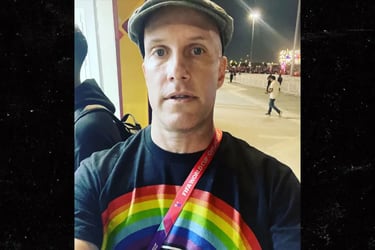 Reportan muerte de periodista que cubría el Mundial días después de ser detenido en Qatar por usar camiseta pro diversidad