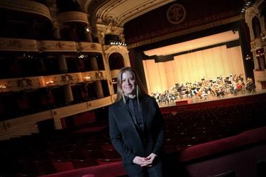 Carmen Gloria Larenas, directora del Teatro Municipal de Santiago: “Después del estallido social hay público que no quiere volver al centro”