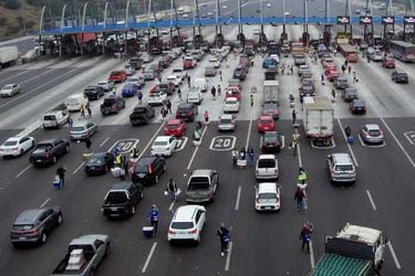 500 mil vehículos saldrán de la Región Metropolitana: autoridades afinan el plan para carreteras por Fiestas Patrias