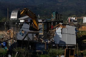 Finaliza demolición de toma en Los Calicheros de Quilpué bajo fuerte resguardo policial