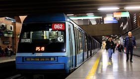 Metro de Santiago presenta interrupción en línea 1: cuatro estaciones sin servicio