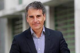 Andrés Velasco: “Chile no está en condiciones de ser conejillo de Indias de algún experimento híper ideológico, ni de derecha ni de izquierda”