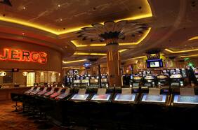 Tribunal paraliza otra licitación de casinos: ordena suspensión de proceso que involucra a Monticello