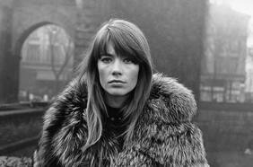 Françoise Hardy: la historia del emblema de la canción francesa que encantó al mundo y defendió la eutanasia