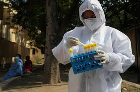 Científicos logran descifrar el origen de ómicron, la variante más contagiosa de la historia