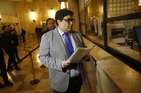 Tras ataque con granada a carabinera en Santiago: diputados republicanos piden renuncia de ministra Tohá